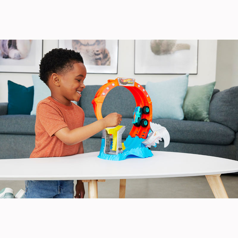Mattel Hot Wheels Monster Trucks Πίστα Λουπ Με Καρχαρία JFR08