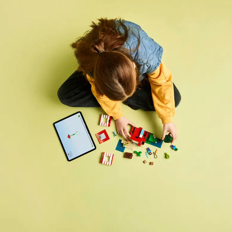 LEGO® Minecraft® The TNT Jungle House 21275