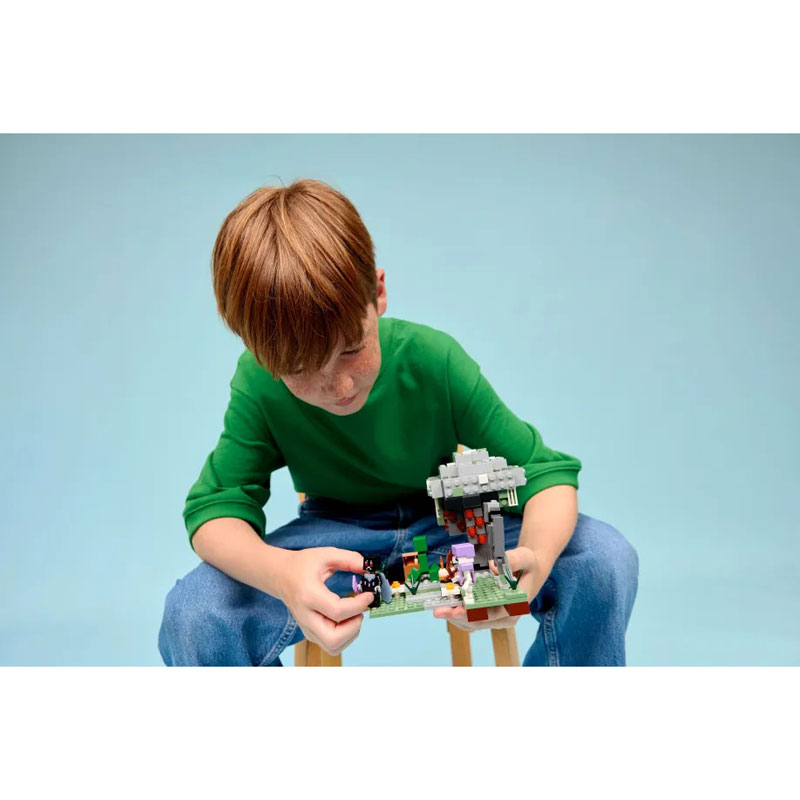 LEGO Minecraft The Pale Garden 21586