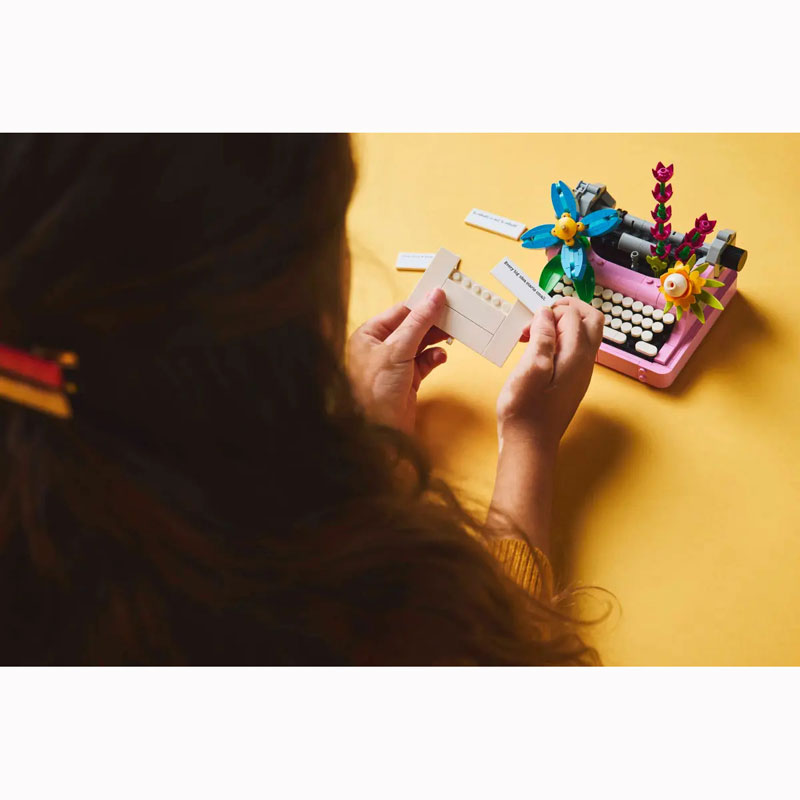 Lego Creator Typewriter with Flowers 31169