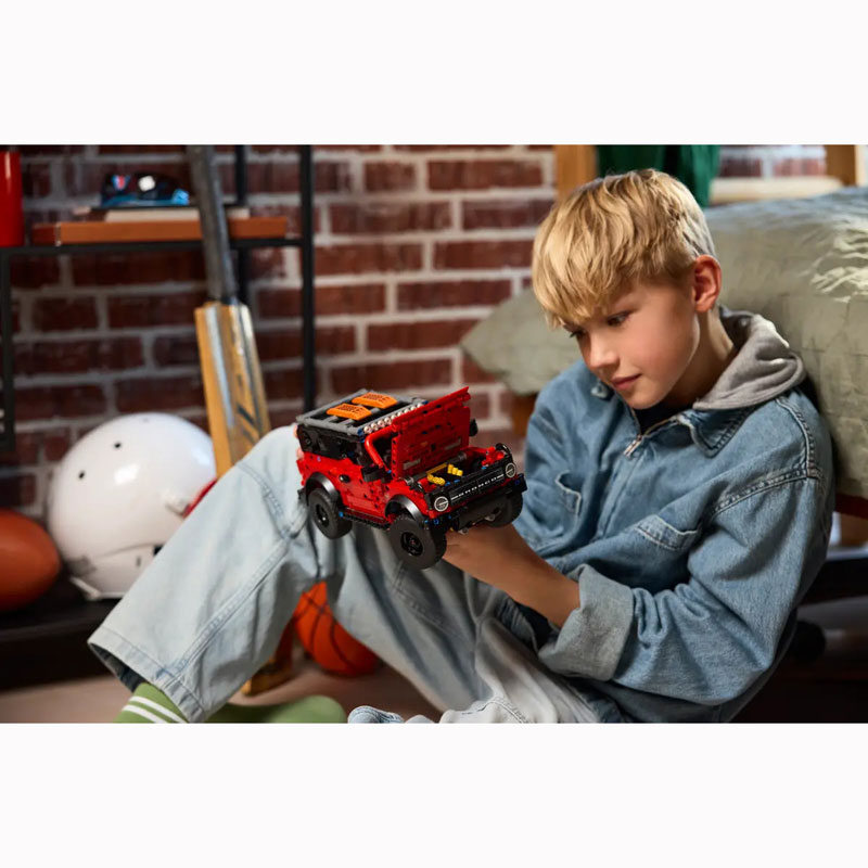 Lego Technic Ford Bronco® SUV 42213