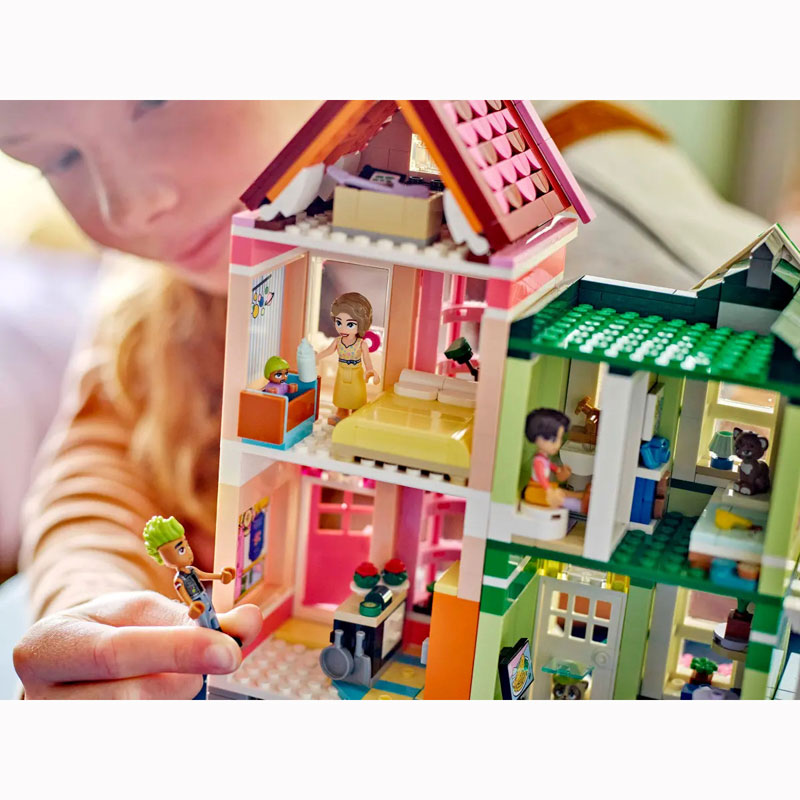 Lego Friends Heartlake City Apartments and Stores 42670