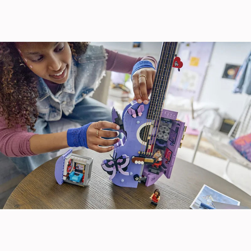 Lego® Editions Olivia Rodrigo's Dual Guitar 43031